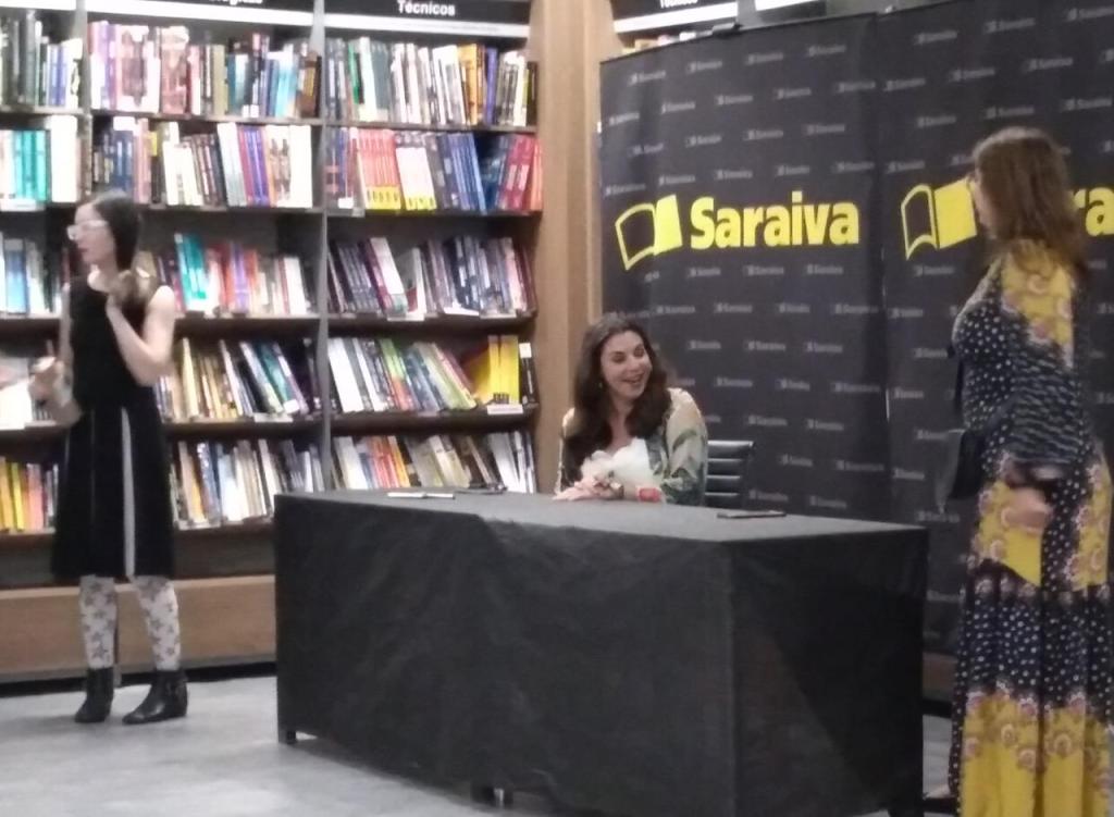 Tarde de histórias e&nbsp;autógrafos