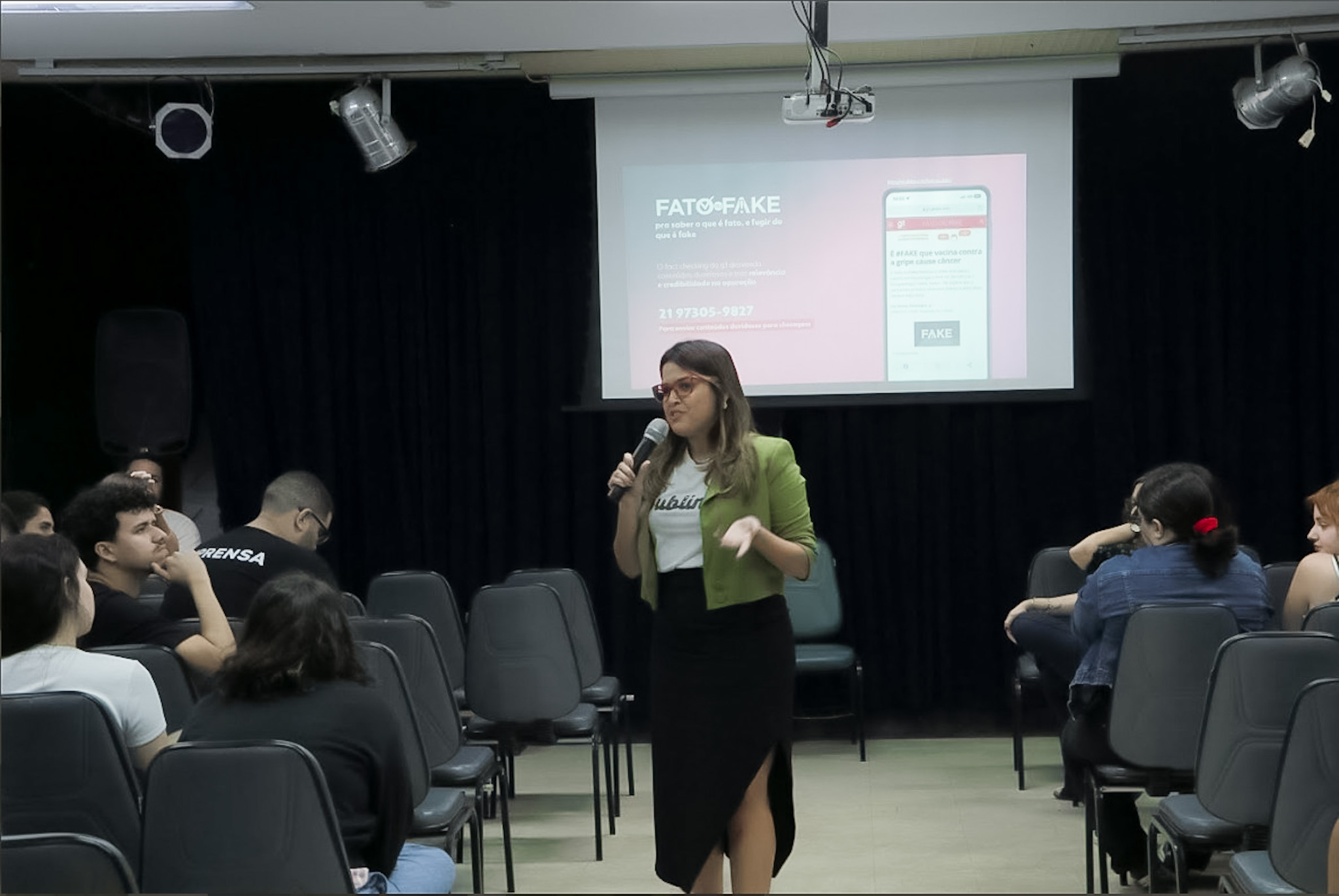 Jornalista Thaísa Coelho realiza Palestra na Semana da Comunicação na Universidade Veiga de Almeida
