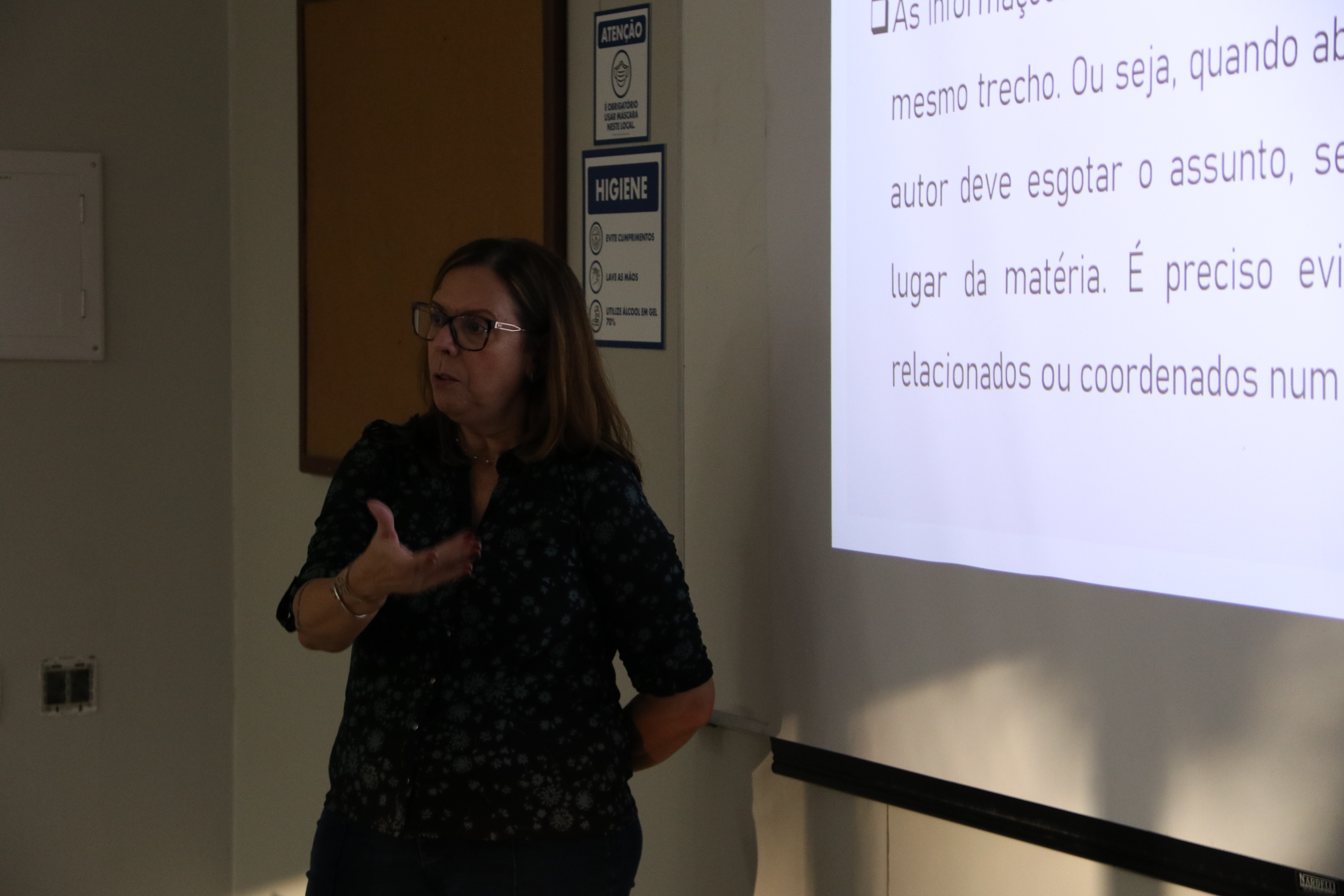 Oficina de Escrita Jornalística da SECOM 2024 prepara alunos da UVA Barra para atuação na Agência de Notícias do campus