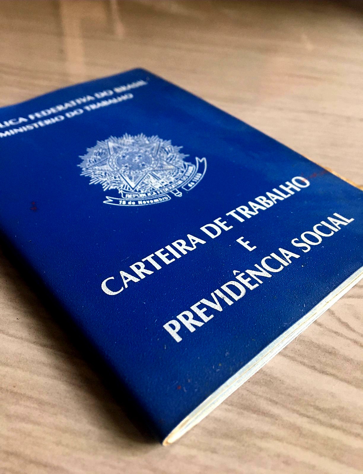 Os desafios dos jovens no mercado de trabalho e seus impactos na saúde mental.