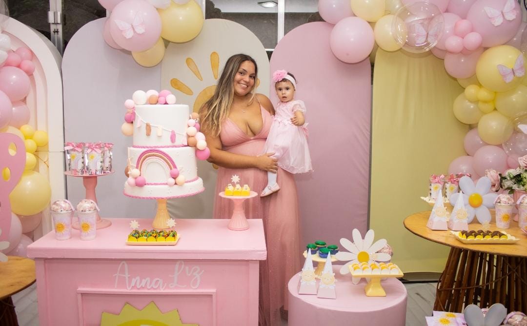 A romantização da maternidade e os perigos da idealização de ser mãe para mulheres