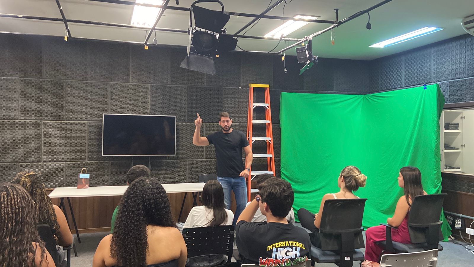 SECOM 2025: Jornalista de TV, do Improviso ao Profissionalismo