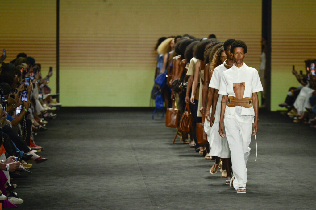 Rio Fashion Week 2026 transforma o Rio em vitrine da moda, cultura e identidade brasileira