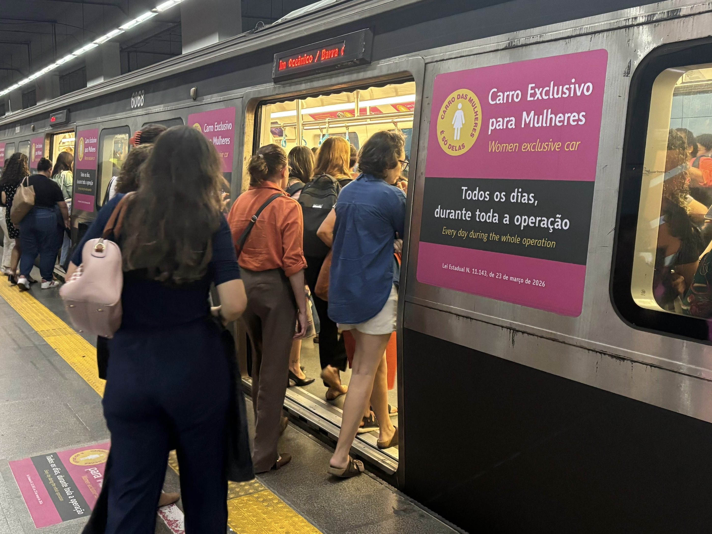 Vagões femininos passam a funcionar 24 horas 