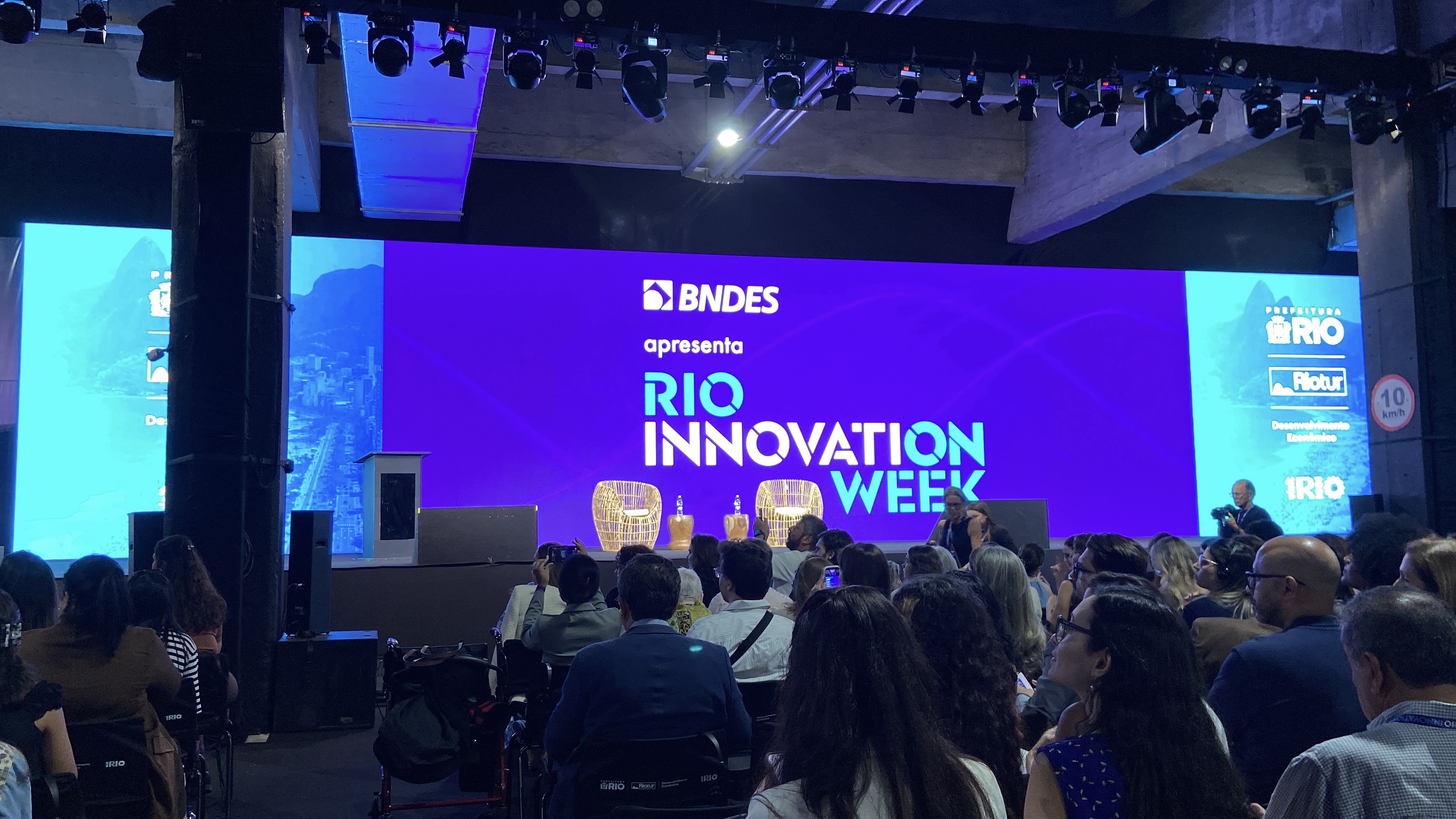 Rio Innovation Week 2026 destaca inteligência artificial, educação e conexões no primeiro dia de evento